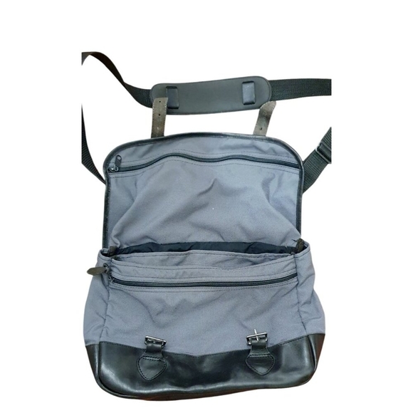 Vintage LL Bean Blue Leather Canvas Fishing Messenger Buckle Bag Leather Tag - Picture 6 of 16